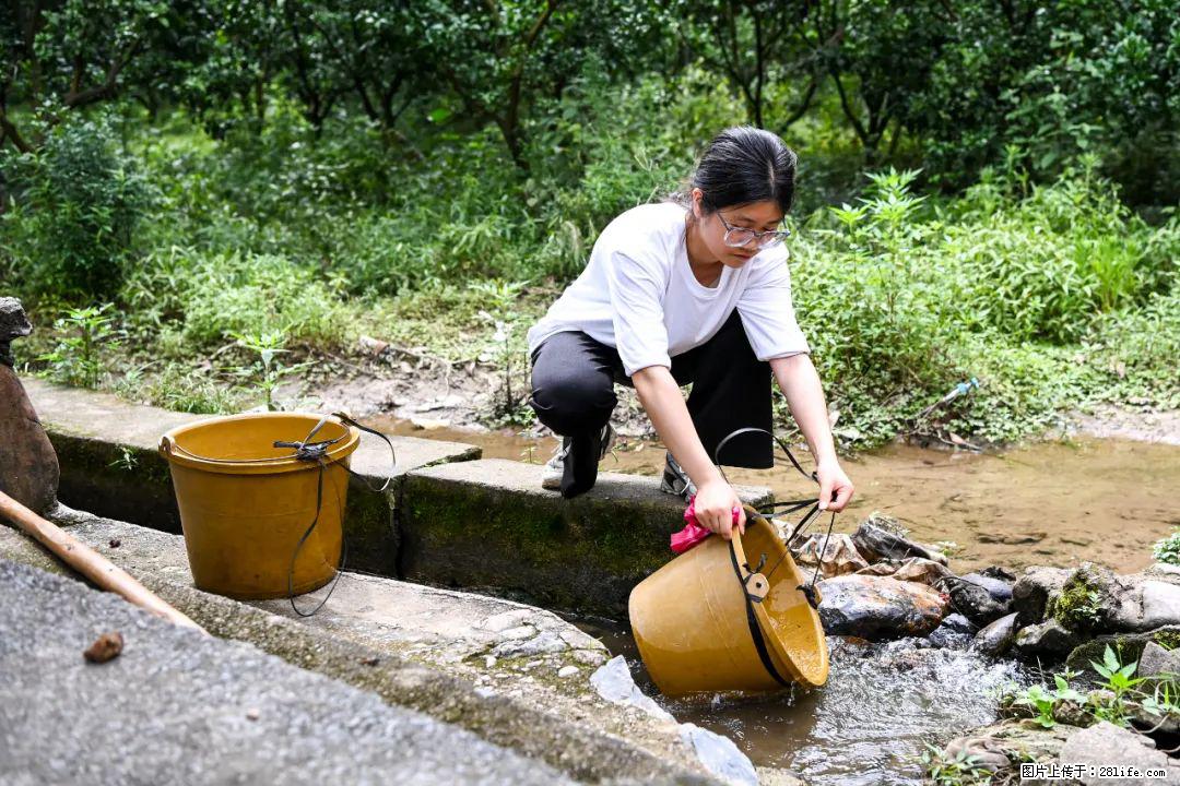 全网追的“扁担女孩”,找了一份暑假工,时薪12元 - 天门生活资讯 - 天门28生活网 tm.28life.com