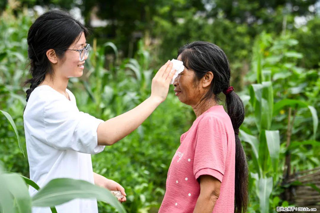 全网追的“扁担女孩”,找了一份暑假工,时薪12元 - 天门生活资讯 - 天门28生活网 tm.28life.com